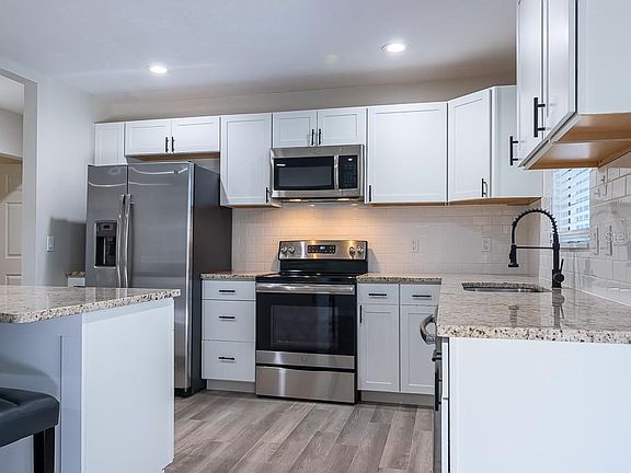 5th image of 3246 Jolson Dr