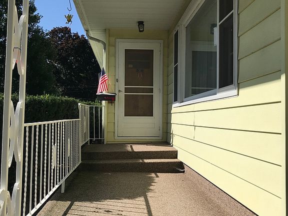 4th image of 102 S Gosse Blvd