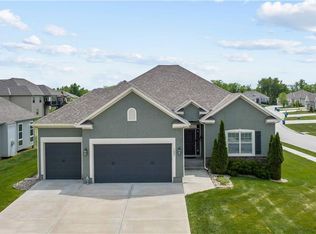 1697 NE Chapel Woods Dr, Lees Summit, MO 64064
