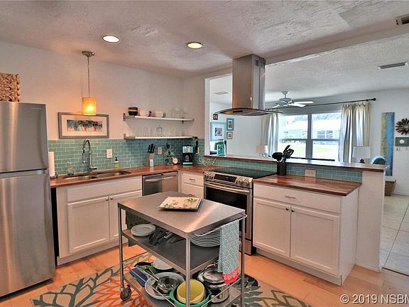 5th image of 826 E 18th Ave