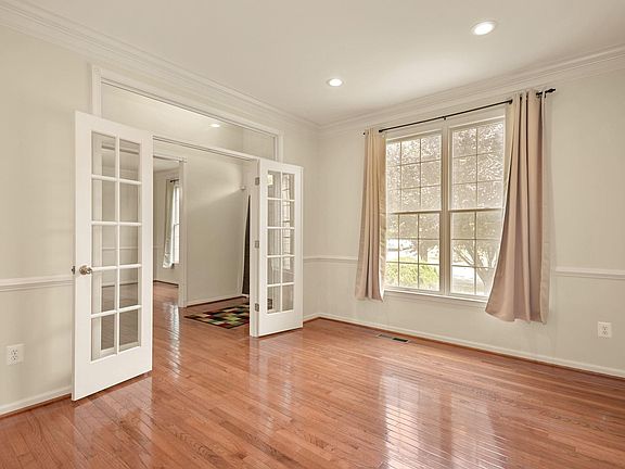 2nd image of 22817 Queensbridge Dr