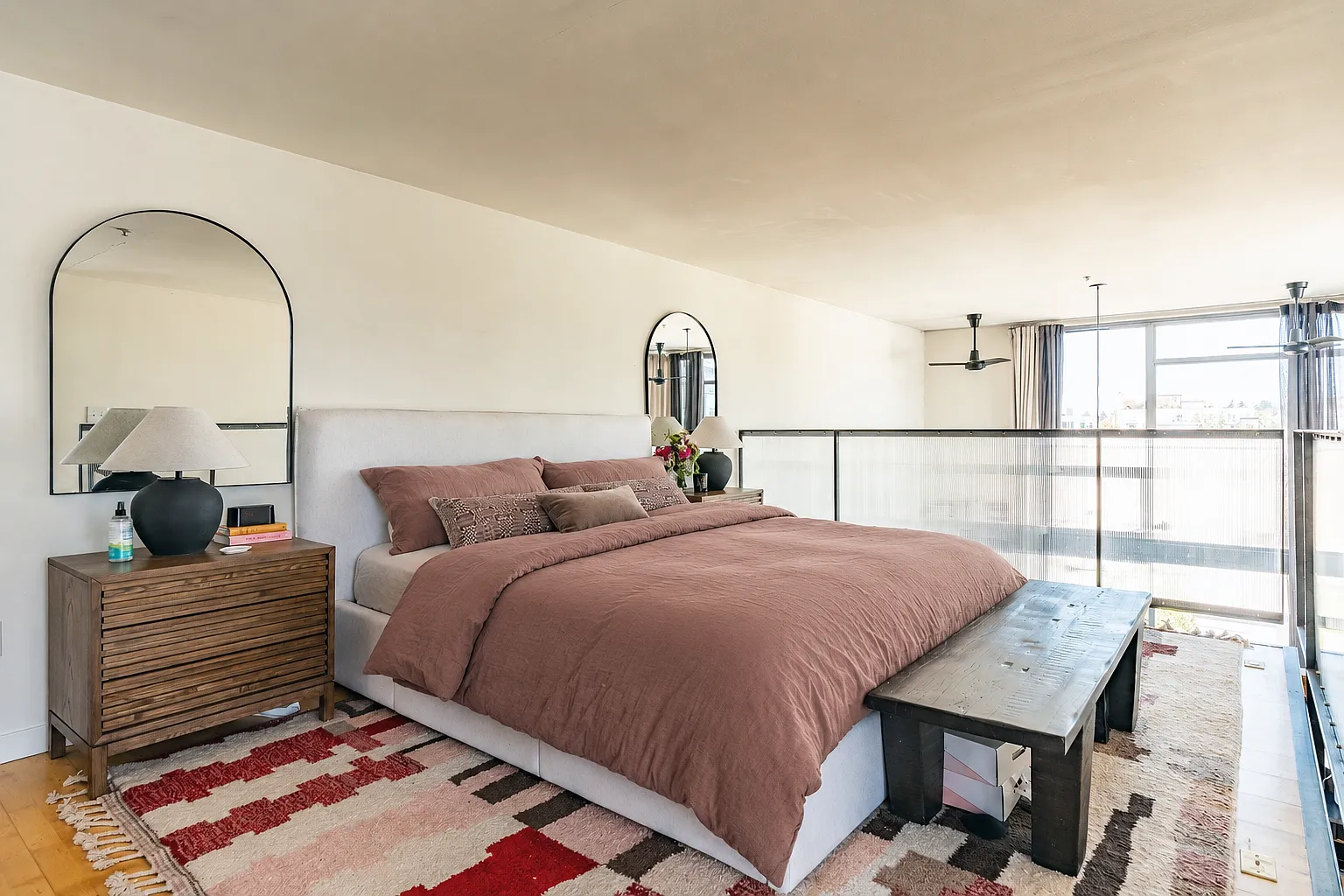 1 bed, 992 sqft, $5,300 — Photo 3