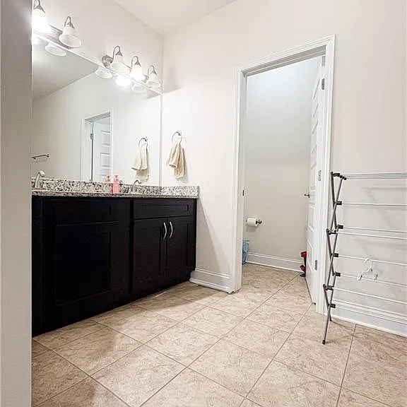 10643 Naramore Ln — Photo 16