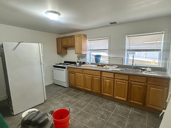 5th image of 134 Cox Ave Floor 1