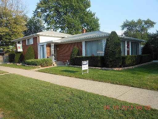 1st image of 575 Gordon Ave