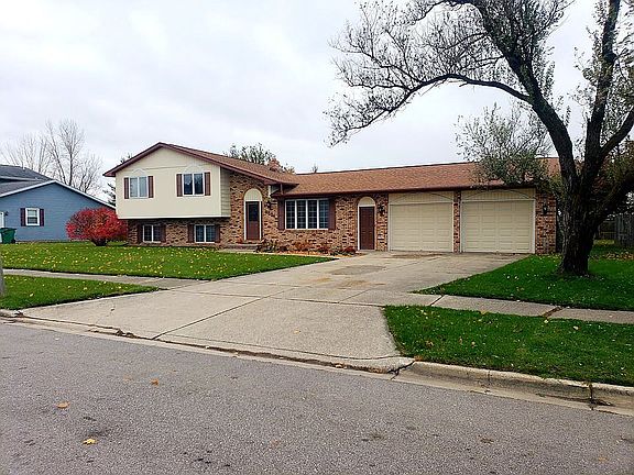 Quad level home