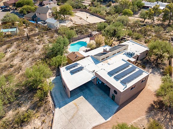 4th image of 309 N Schrader Ln