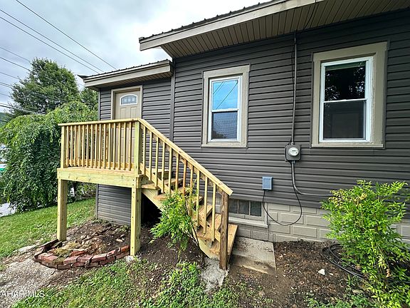 3rd image of 200 Caroline Ave