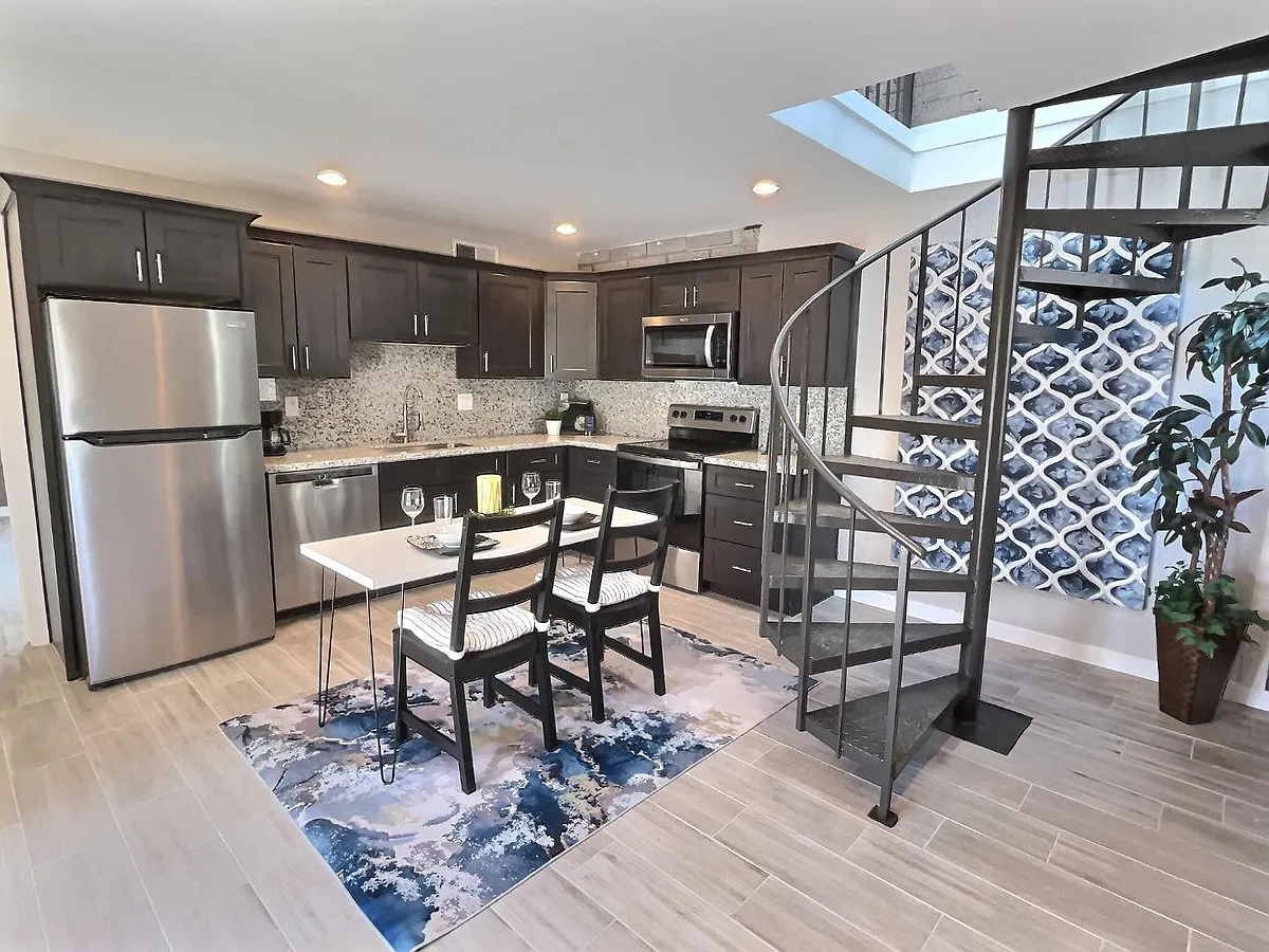 Unit Photo - 9202 N 6th St #5