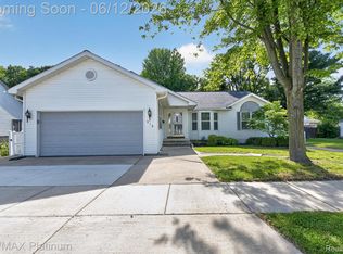 318 N 5th St, Brighton, MI 48116