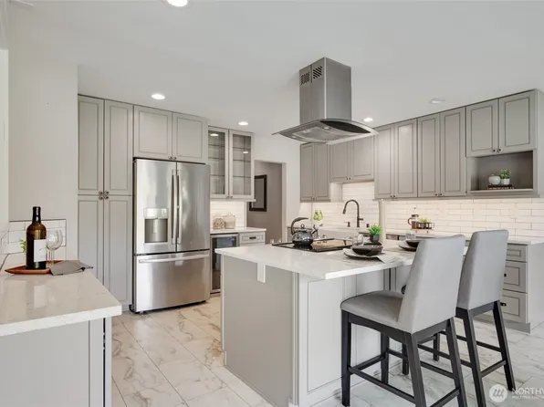 9715 NE Juanita Drive #206B, Kirkland, WA 98034