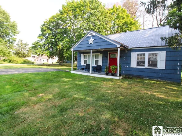 24 E 2nd St, Lakewood, NY 14750