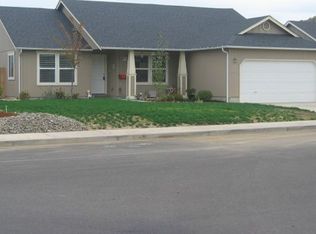 532 Umpqua View Dr, Roseburg, OR 97471