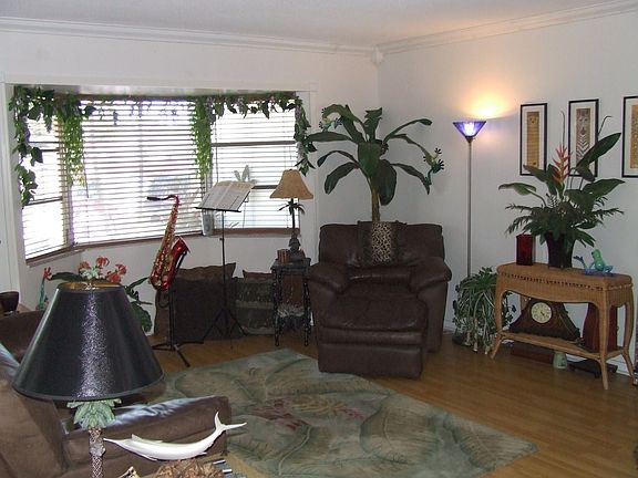Livingroom with Bay Window