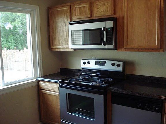 Kitchen w/stainless steel