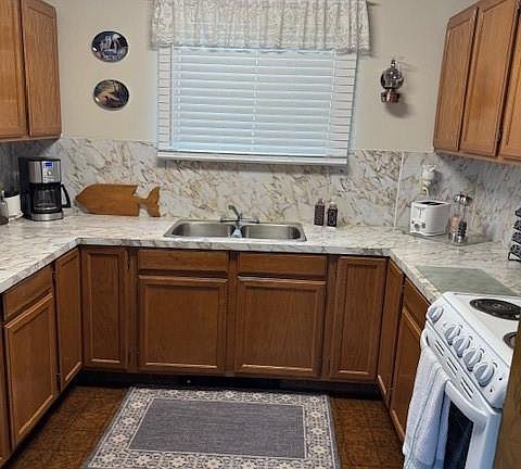 4th image of 2108 Spruce CRESCENT