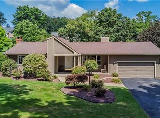 215 Pin Oak Dr, Mount Pleasant, PA 15666