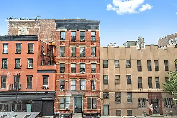 Rented by BLU Real Estate | media 31