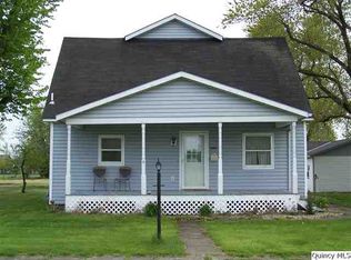 303 E Davis St, Bowen, IL 62316