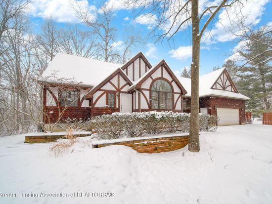 9265 N Royston Rd, Grand Ledge, MI 48837