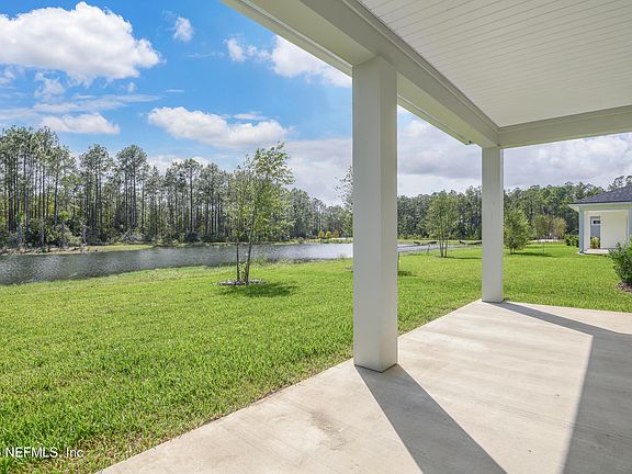 3rd image of 221 THORNBERRY Way