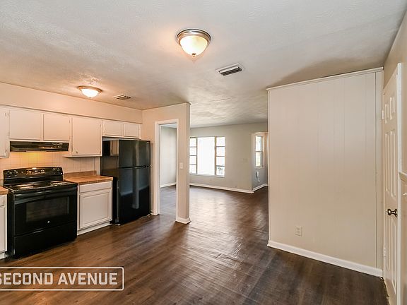 3rd image of 6536 Manhattan Dr