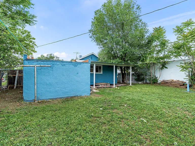 2428 Poplar St — Photo 16