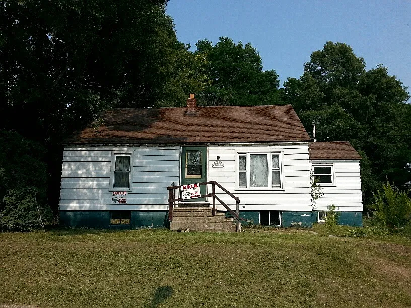 3322 John St photo 1
