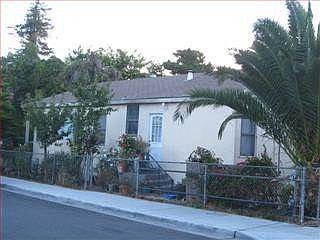 2nd image of 304 Lilac Ln