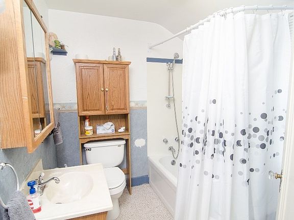 2nd image of 1805 Prairie St