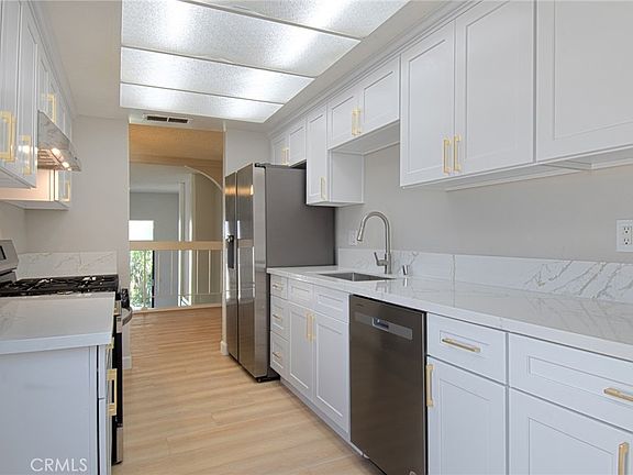 3rd image of 2943 Pembroke Ct