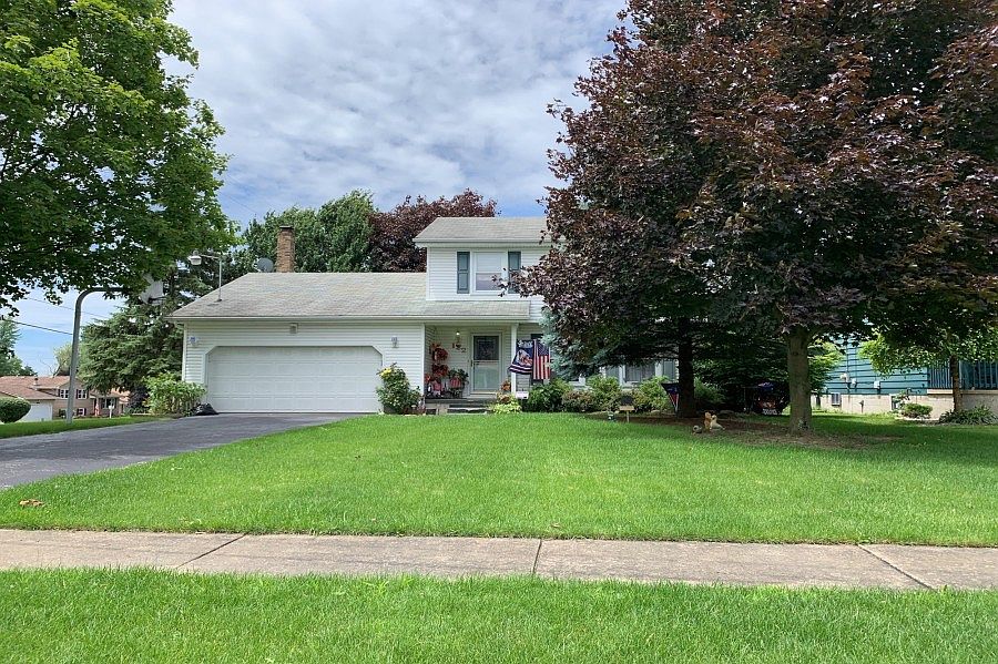1st image of 122 Maple Leaf Dr