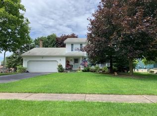 122 Maple Leaf Dr, Austintown, OH