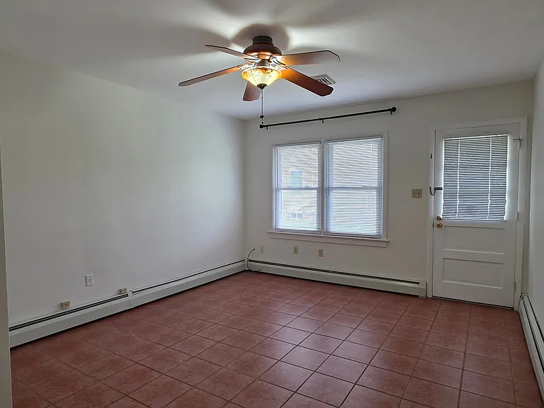 151 Huston Ave — Photo 8