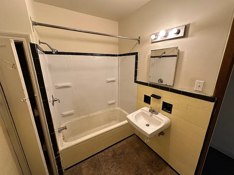 421 N Homewood Ave #4 — Photo 5
