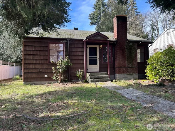 9721 College Way N, Seattle, WA 98103