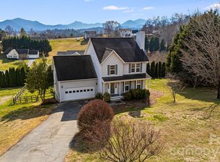 26 Golden Ln, Leicester, NC 28748