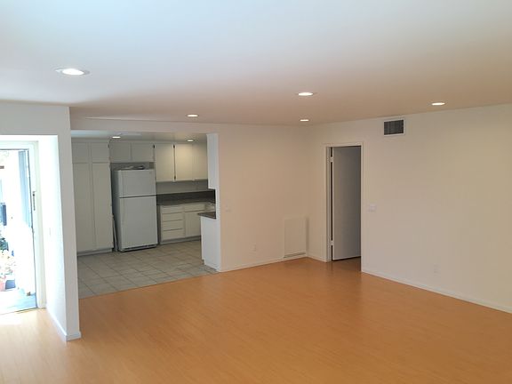 2nd image of 2320 Montrose Ave APT 1
