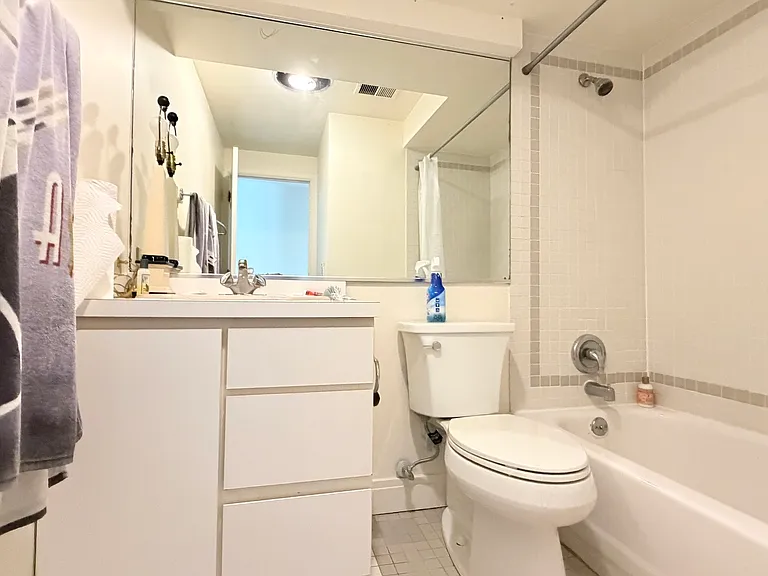 534 W Dickens Ave #2 — Photo 10