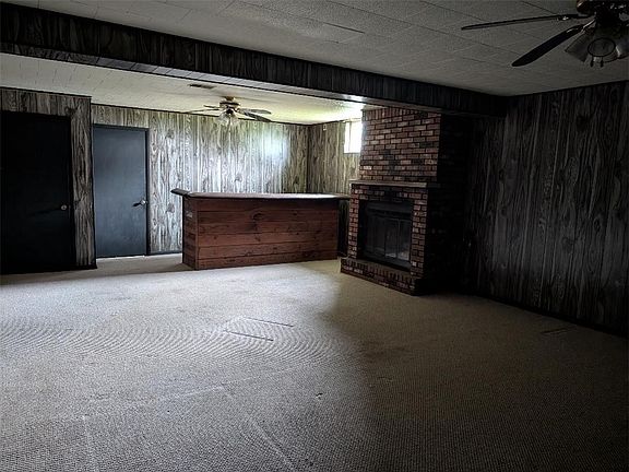 3rd image of 211 Laddie Dr