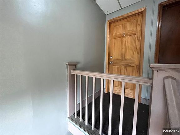 3rd image of 407 Kingsland Ave