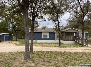 311 Flores Oaks Dr, Floresville, TX 78114