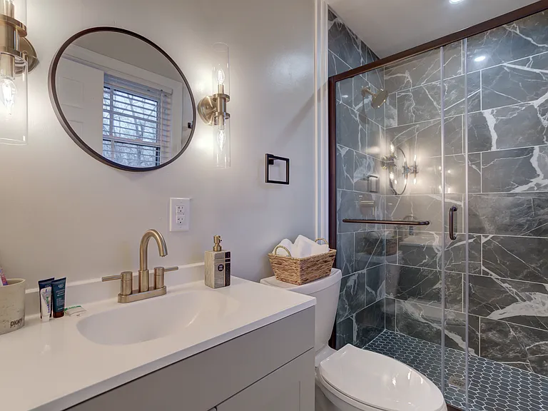 403 Westmoreland Ct — Photo 7