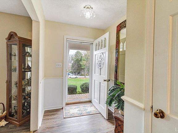 4th image of 404 Woodland Cir