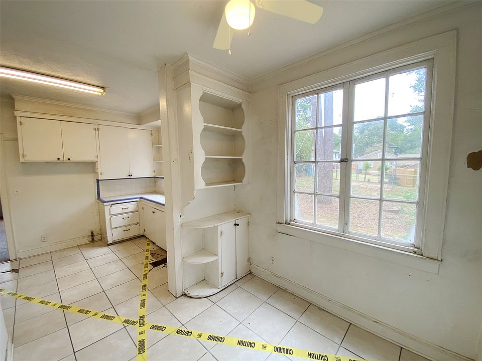 10th image of 107 E Herndon St