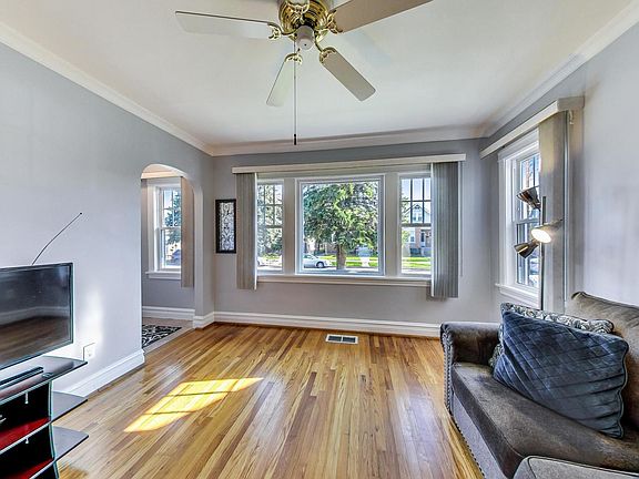 4th image of 4932 W Warwick Ave
