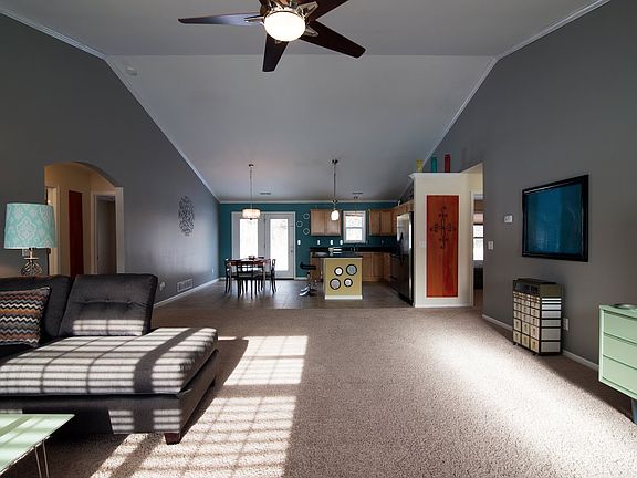 4th image of 401 Stone Grove Dr