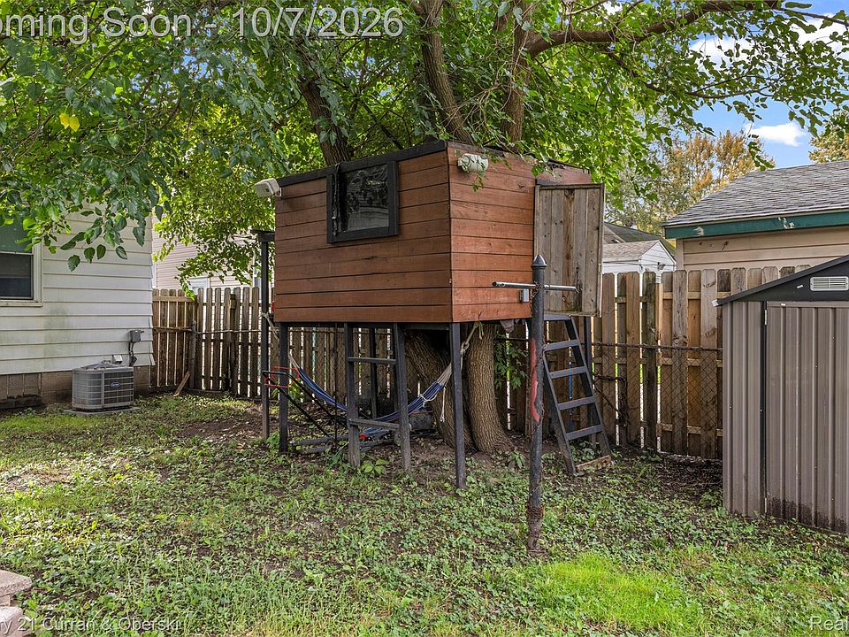 26016 Pennie St, photo 28