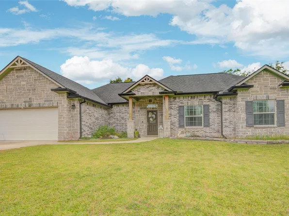 62 Ivy Ct, Jones Creek, TX 77541