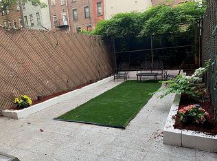 135 W 122nd St, New York, NY 10027